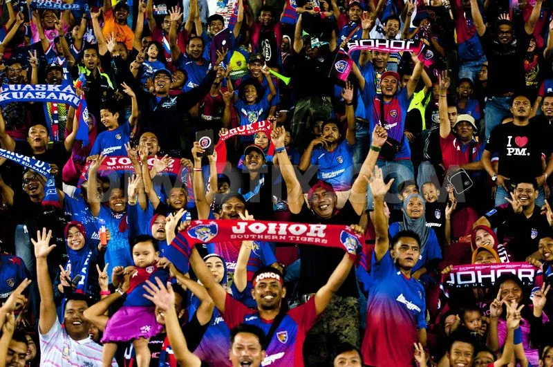 1383712611-johor-darul-takzim-football-fans_3152573