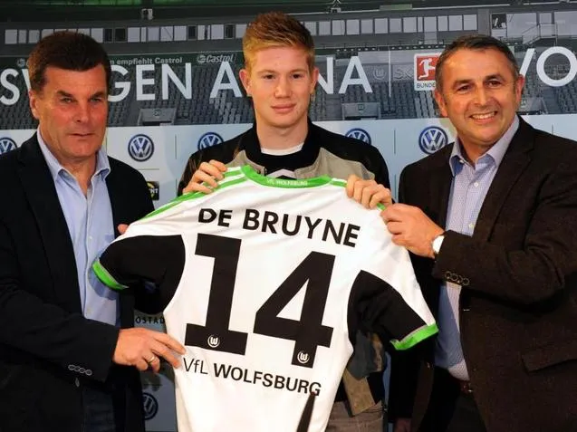 urn-newsml-dpa-com-20090101-140120-99-05585_large_4_3_Kevin_De_Bruyne_traegt_kuenftig_das_Trikot_des_VfL_Wolfsburg__Foto__Peter_Steffen_dpa_pt_8