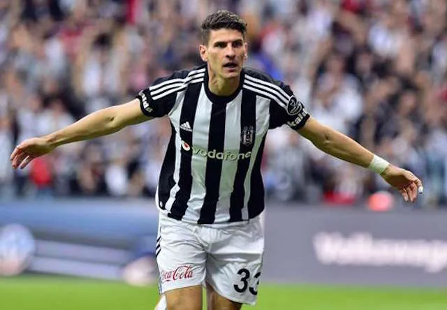 mario-gomez-besiktas-kayserispor-04302016_19yuekyx6zz91f5v6zc3xcvcm